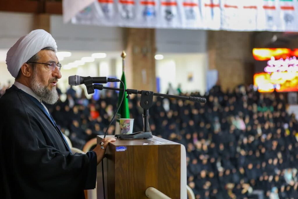 ممثل الوالي الفقيه والإمام جمعة التبريزي في المؤتمر التربوي المركز لحجاج بيت الله الحرام 1404هـ